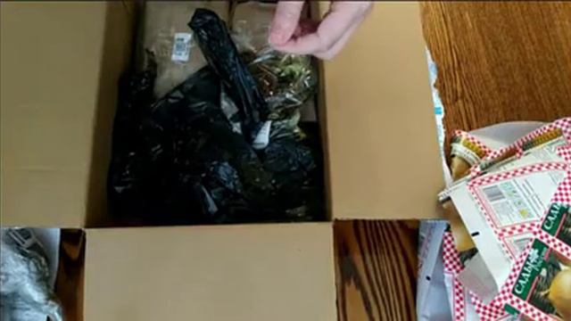 Посылка с саженцами садовой земляники и винограда. смотреть онлайн