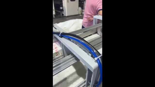 Линия по производству кухонных полотенец с цветной печатью на заводе клиента в Чили смотреть онлайн