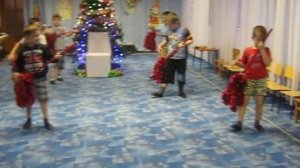 танец гномов с метелками