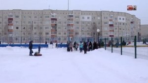 Катки для всех желающих заработали на территории некоторых школ Сургута