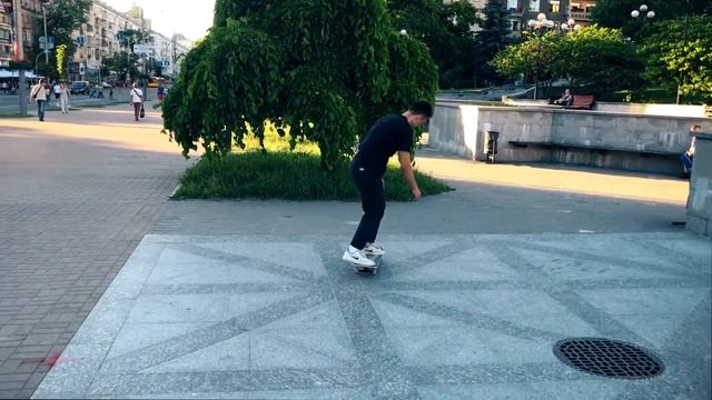 ПОДАРИЛ САМОКАТЕРУ САМЫЙ КРЕПКИЙ СКЕЙТБОРД С РЫНКА смотреть онлайн