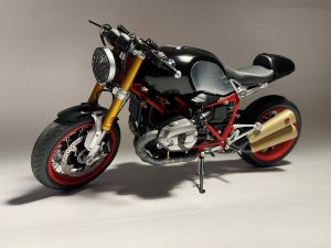BMW R nine T (MENG 1/9)
