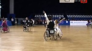 Танцы на инвалидных колясках