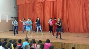 Танец в детском лагере  уруру