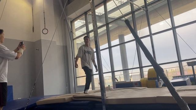 ??Жесткая тренировка «Street Workout» в гимнастике,ПЕТЛЯ КОРБУТ?БЭК В ЗАЦЕП???? смотреть онлайн