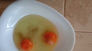 Цветная капуста жареная на сковороде с яйцом. Cauliflower fried in a pan with egg.