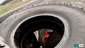 Как меняют шины на карьерных самосвалах