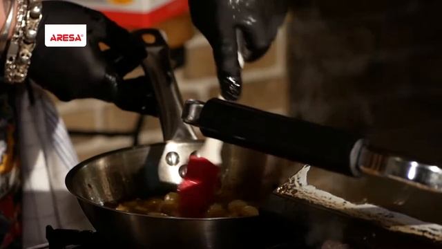 Готовь как шеф 13 - Стейк из свинины с луковым мармеладом и Салат из печеной свеклы смотреть онлайн