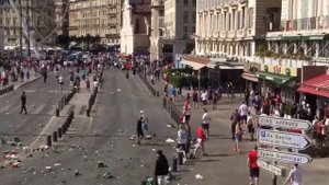Франция Русские футбольные фанаты разогнали английских
