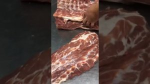 Как мы вырезаем шею свиную.