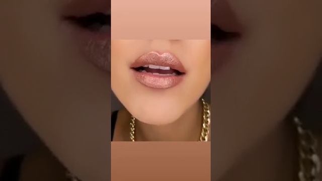 Губки намазала - красота!  - Beautiful lips, stunning shine!