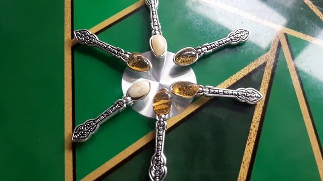 Ложки-Загребушки с натуральным кусочком янтаря