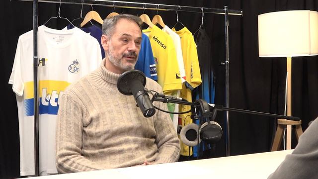 “Hein Vanhaezebrouck heeft echte voetbalkenners boven zich nodig, zoals Marc Overmars” смотреть онлайн