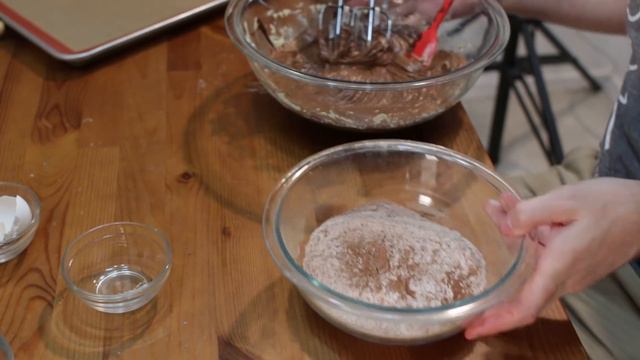 How to Make Chocolate Cookies | Easy Homemade Chocolate Cookie Recipe смотреть онлайн