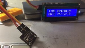 Элементарные часы 16x2 на Ардуино