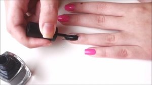 Маникюр со скотчем и стразами )