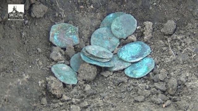 Клад XIV века из 13 медных монет