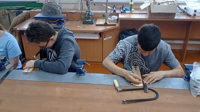31.03.2022РаботавстолярноймастерскойМОУДОЦД(Ю)ТТДетиКарабаш