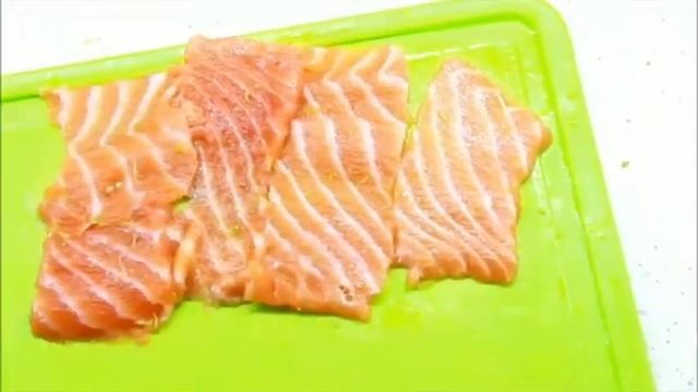 "Блинный рулет" с семгой и авокадо / похудела на 25 кг