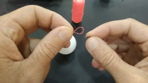 Снасть на поплавочную удочку для ловли плотвы с берега. Самодельный поплавок из тенисного шарика