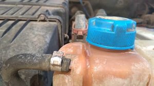 Расширительный бачек лопнул, треснул. Фиат альбея.