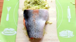 Пирог с форелью и капустой