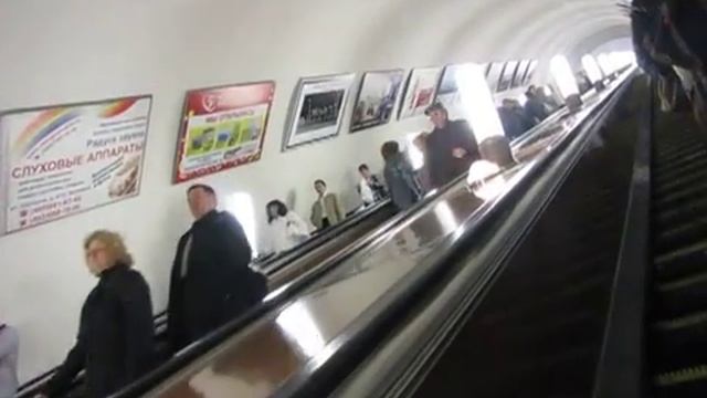 Эскалатор на станции метро Проспект Мира - радиальная смотреть онлайн