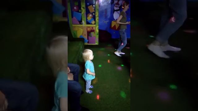 А у нас выходной. В развлекательном центре. Владкашоколадка