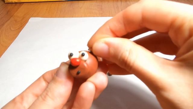 Как слепить веселого рождественского Оленя из пластилина? Легкие поделки для детей/Видео лепка смотреть онлайн