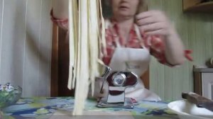 Лапшерезка и тестораскатка с насадкой для резки лапши двух видов