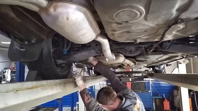 Мерседес потёк не успев выехать . Первые поломки в этом году. смотреть онлайн