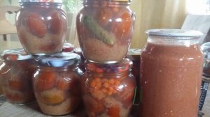 Закрываем помидоры в яблочном соке.