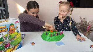 Выдерни морковку. Играем в детскую настольную игру