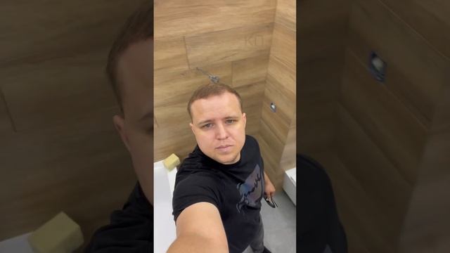 Показываю освещение натяжного потолка с неполным засветом в ванной #натяжныепотолки #светопотолок