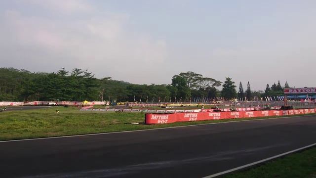 Perebutan tahta the king of underbone. Wawan wello, ervantona Dan reynaldi pradana смотреть онлайн