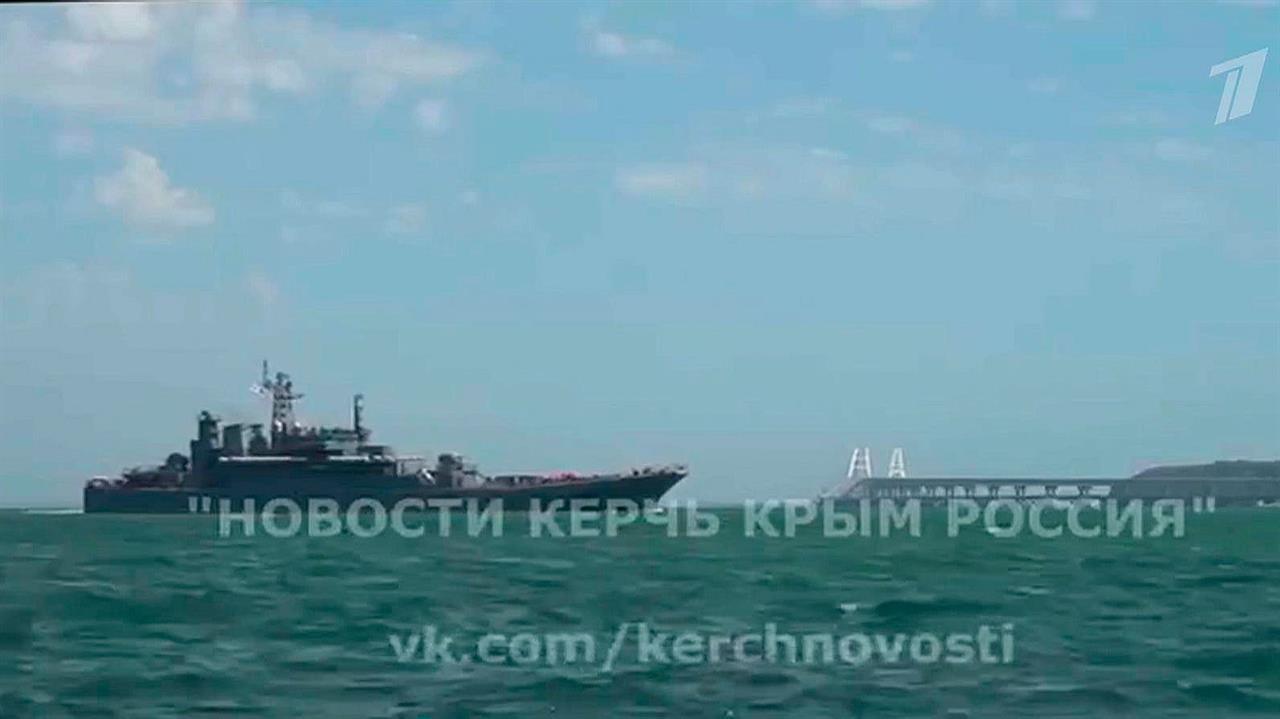Два больших десантных корабля заступили на службу на Керченской паромной переправе