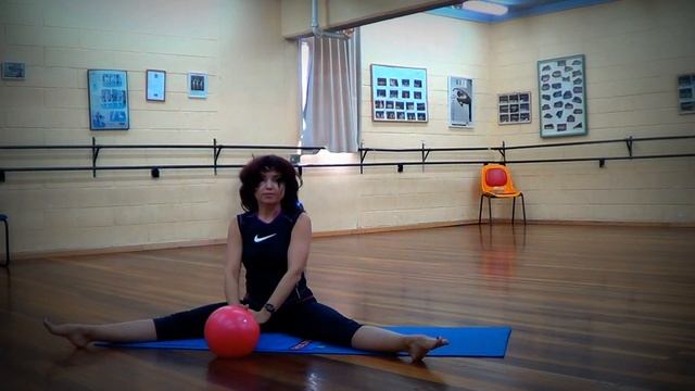 Упражнения с малым мячом Exercises with small ball смотреть онлайн