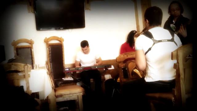 на сиреневой луне (Juan Horlendis Baños) смотреть онлайн