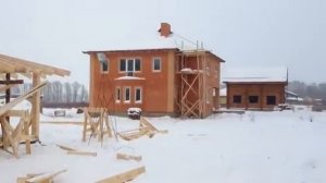 Трехскатная крыша террасы