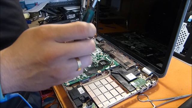 DELL INSPIRON 17R 5720 zabiła go aktualizacja WINDOWS 10 - DEMONTAŻ i CZYSZCZENIE смотреть онлайн