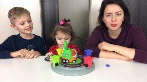 Игра: (Мусоровоз Непоседа)! Забрасываем Мусор В Урну. // Crazy Trash Truck Board Game Unboxing