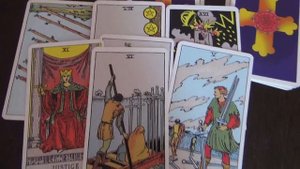 Как относится к вам подруга?  стоит ли ей доверять?  Гадание на таро