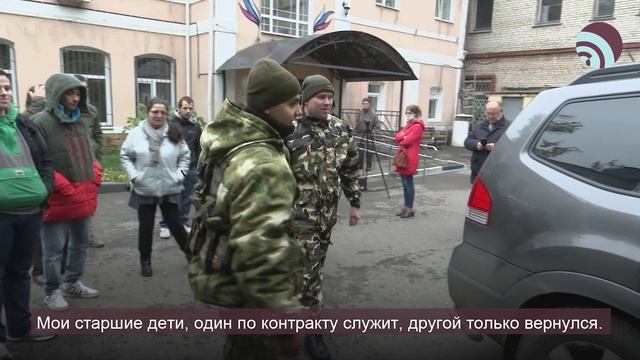 «Не на диване сидеть, а Родину защищать!» смотреть онлайн