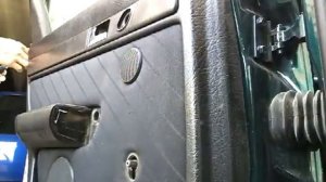 Как снять обшивку карту задней двери AUDI A6 C4/demontaz boczka drzwi tyl/door panel removal!