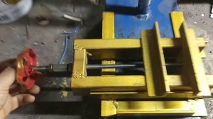 Простые, крестовые тиски для сверлильного.