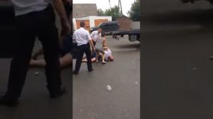 Женщина напала на полицейских, "паковавших" пьяного водителя