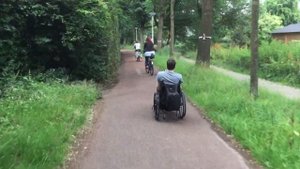 Велоприставка с мотор колесом (Электро-велоприставка) Speedy Duo 2 Electro в движении