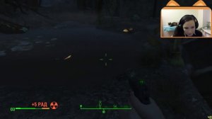 Девушка играет в Fallout 4. Выживание (57 уровень)