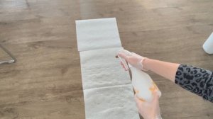 КАК БЕЗ УСИЛИЙ СМЫТЬ КРАСКУ С ВИНИЛОВОГО ПОКРЫТИЯ.