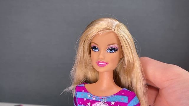 Барби-няня учит Келли пользоваться унитазом ? | Barbie I can be... a babysitter playset review смотреть онлайн